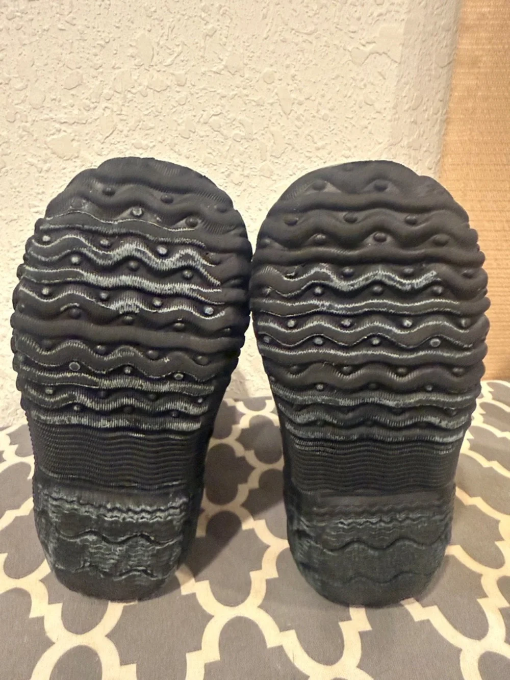 Bogs Kids Black Neoprene & Blue Scale-Print Rain Boots with Lime Trim